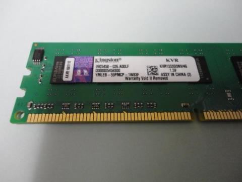メモリは4GB×2枚で8GBですね