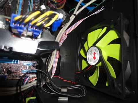 PC正面側のファンです