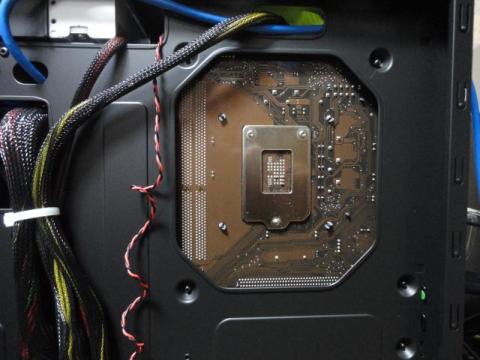 マザーボードの裏側です