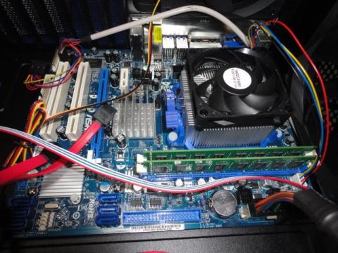 CPUファンをセット