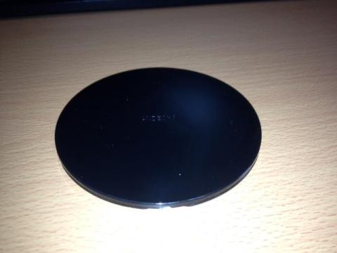 材質は黒いプラで若干光沢があります