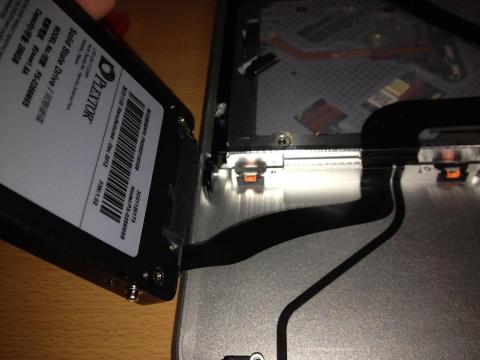 SSDを取り外します