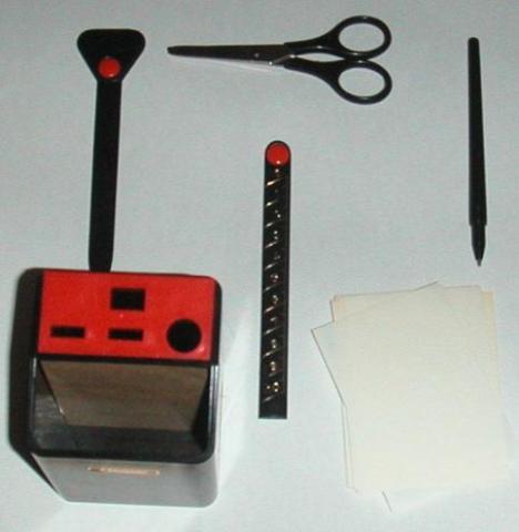 ペーパーカッター、鋏、ルーラー、ペン