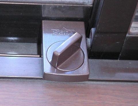 サッシの下部分