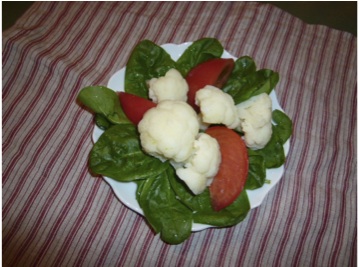 ほうれん草、ブロッコリー、トマトのサラダ