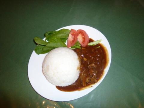 玉ねぎ トマト しめじ マッシュルーム(牛肉)でハヤシライス!付け合わせにほうれん草 小松菜 トマト