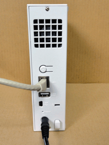 ここでUSBケーブルから、LANケーブルへの差し替え