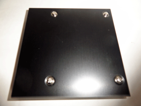 3.5インチマウンタにSSDを取り付けた状態 裏