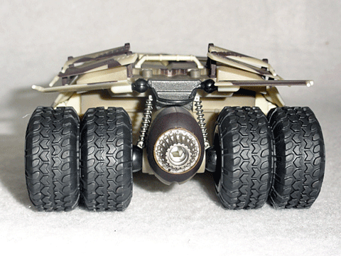 後輪のタイヤは回転します。