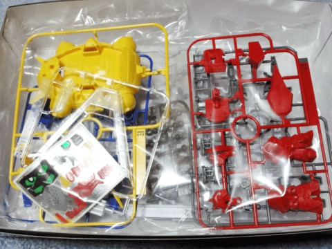 パーツの多さに若干引き気味。