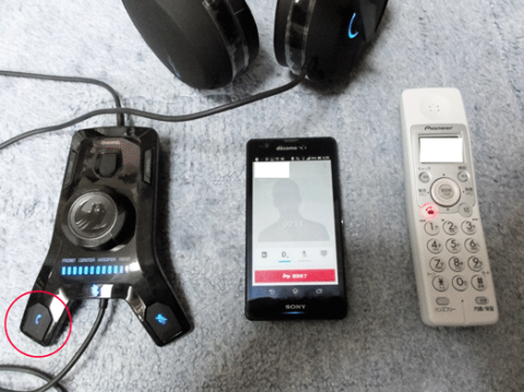着信すると左下の「音声通話ボタン」が点灯、ヘッドフォンからも「ピロロッ♪」という着信音が聞こえる