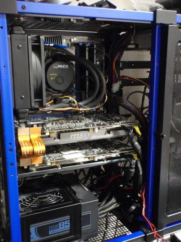 CrossFireX Radeon HD 5870 Lightning Plus×Lightning