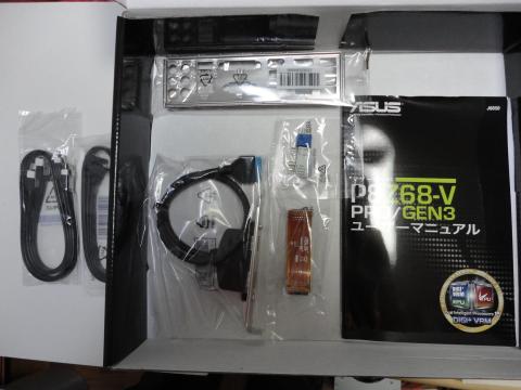 マザーボードとサポートDVDを除く付属品