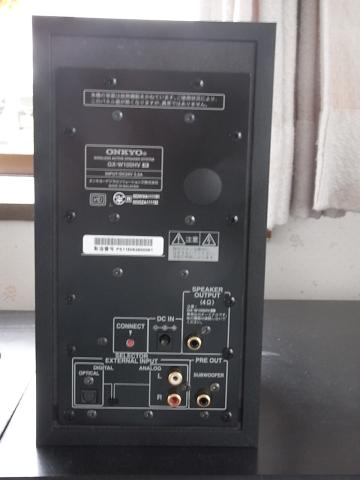 右スピーカー裏面