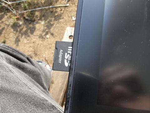 マイクロSDをアダプタに挿入後PC