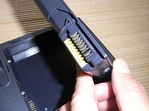 バッテリー取り外し