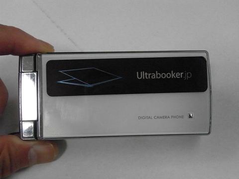 携帯に貼りました