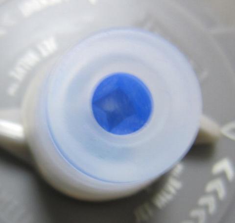 握ると弁が開きます