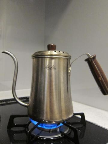 お湯沸し中です