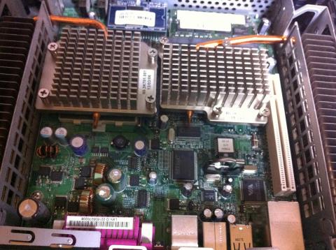 内観はかなりサーバーっぽい