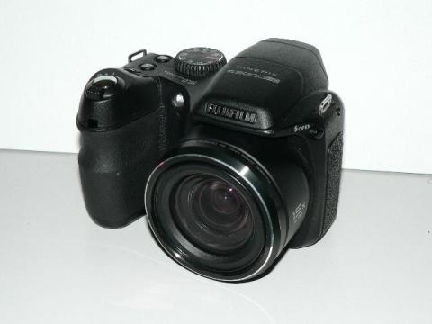 富士フイルム FinePix S2000HD