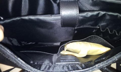 ノートPC用の仕切りとポケット2個携帯入れ、ペンホルダー