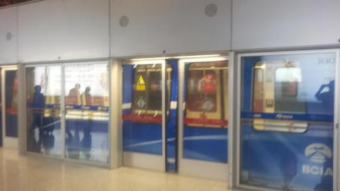 列車に乗って手荷物受取所に移動。まぢか ><