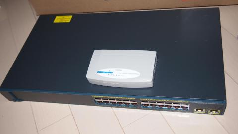 愛用の5ポートハブと比べてみる。