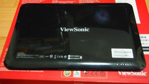 本体は裏も表もツルテカ。指紋のりまくり