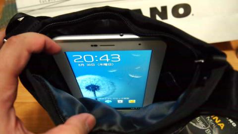 ポケット数は2、ギリギリ7インチのGALAXY TAB2 7.0が入ります。