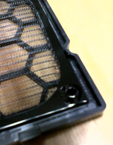 じゃまな出っ張りも削らなければ・・・