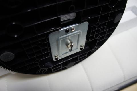 ドライバーがなくてもまわせるようになっているようです。