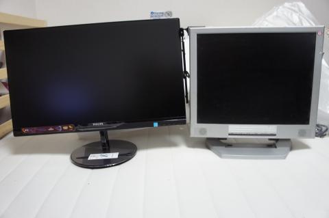 前の17インチモニターとの比較。