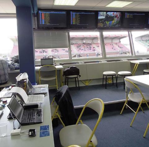 まだあまり人のいないメディアセンター。到着直後、メディアセンター内のwifiの登録前にもMifiは役だった