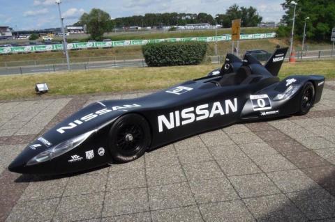 プレスコンファレンス時には、会場となったミュージアム前にデルタウィングのプロトタイプ(ドンガラ)が置かれており、すぐ近くでじっくり見られた