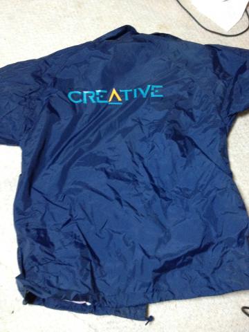 背中に大きくcreative