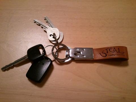 中央部のレバーを引くことで、