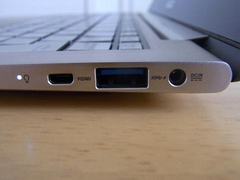 プラグとUSBポートの強度に不安を感じる