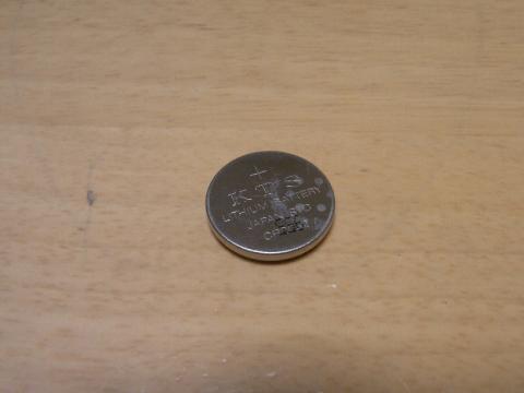 中からマザー用のボタン電池が・・・