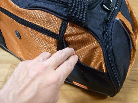 前面の右側ポケット