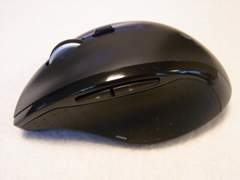 グリップ部の線がある位置にボタンがある