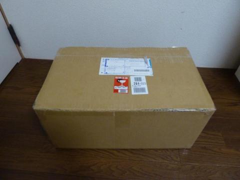 大きな箱に入ってやってきました!