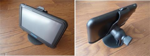 本体をブラケットに取り付ける