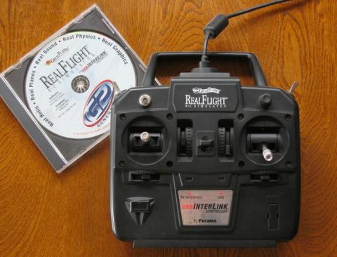 付属してるコントローラーはUSB接続。