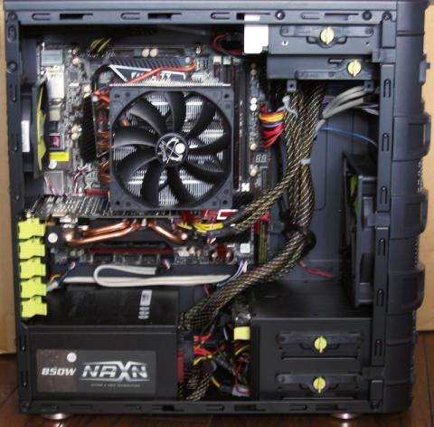 サイドパネルを開けての様子