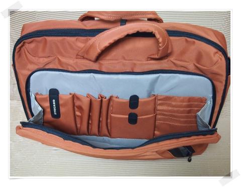 前面のファスナー開けてみたよ