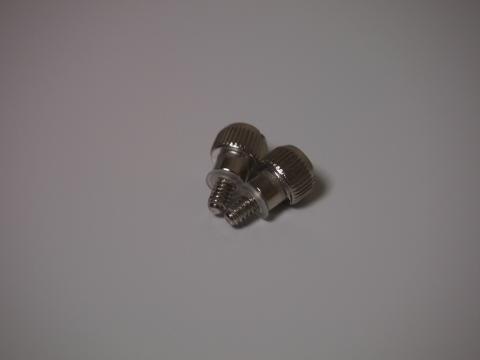 ネジ。何気にゴム付き
