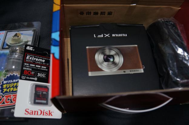 事前の予想通り、FUJIFILM XF1でした