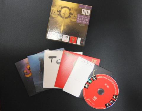 盤面のデザインは5枚とも同じです