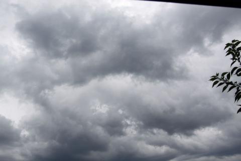 EOS 50D + EF 17-40mm F4L (20mm F4で撮影)